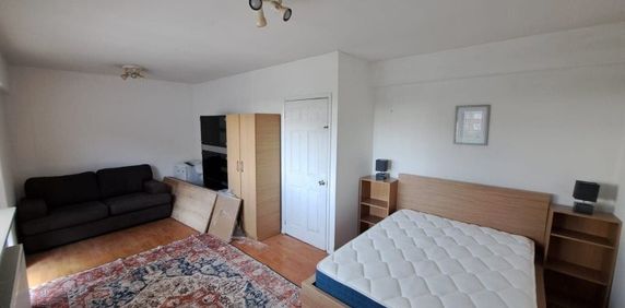 Room in a Shared House, Harrold House, NW3 - Photo 2