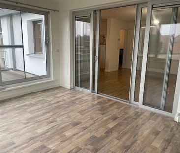 Recent vernieuwd triplex appartement met 2 slaapkamers - Photo 2