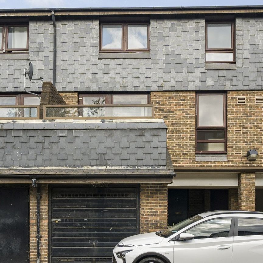 Maisonette to rent - Manaton Close, Peckham, SE15 - Photo 1