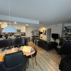 Beau Grand 3 1/2 + Bureau Pet Friendly - Photo 3