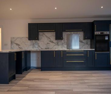 3 bedroom flat to rent - Photo 1