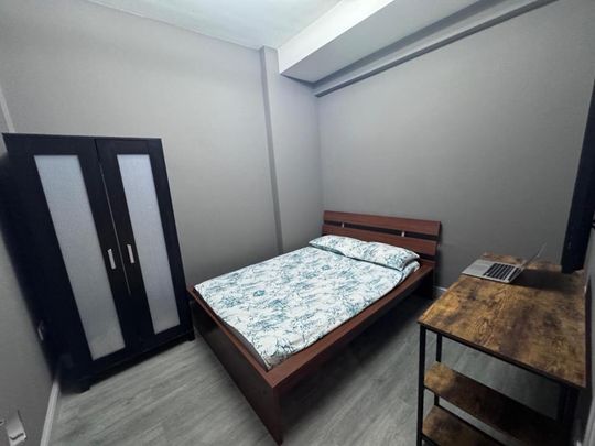 1 bedroom in a flat share to rent - Photo 1