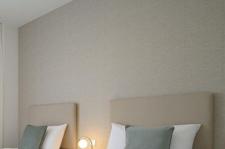 2 bedroom luxury penthouse for rent in Estepona, Andalusia - Photo 3