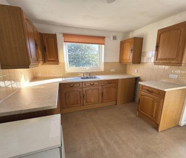 2 bedroom bungalow to rent - Photo 2