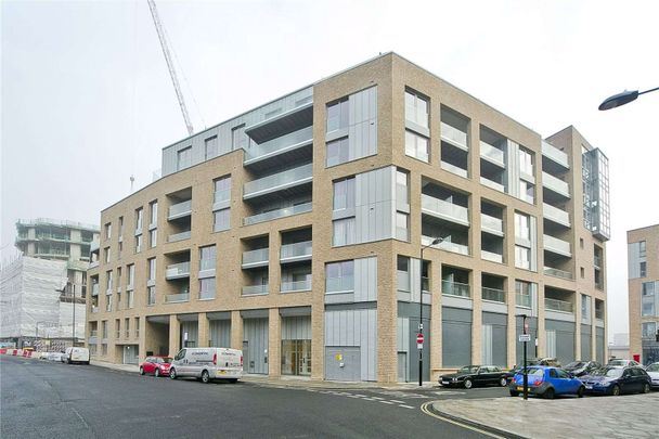 Immaculately kept, large one-bed apartment in a popular development. - Photo 1