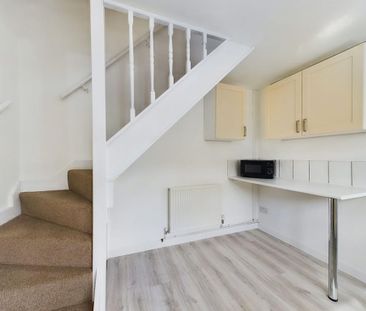 2 bedroom end of terrace house to rent - Photo 1