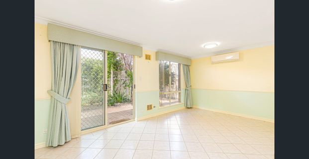 Well maintained townhouse! - Photo 1