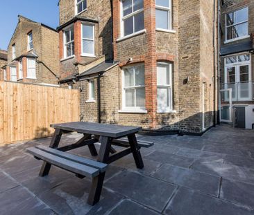 Ground floor flat to rent - Photo 2