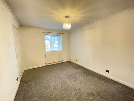 3 bedroom Detached House to let - Photo 3