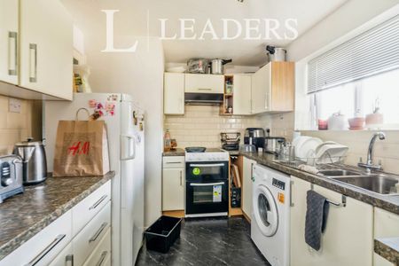 2 bedroom apartment to rent Bayton Court, Velyn Avenue, Chichester, PO19 - Photo 2