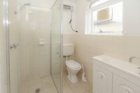 One Bedroom Ground Floor Apartment in Ideal Location - Photo 4