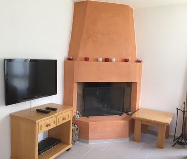 Laax Dorf – Möblierte 2.5-Zimmer-Wohnung mit Cheminée zu vermieten - Foto 3
