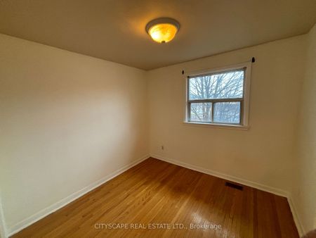 Townhouse For Lease | E8118624 - Photo 4