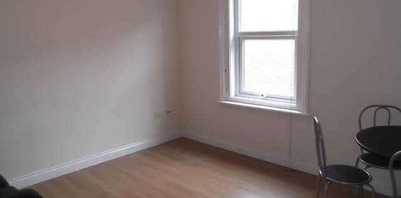 The Broadway, Southampton, SO17 - Photo 2