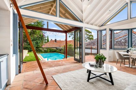 KING OF THE HILL 'HILLVIEW' GRAND EDWARDIAN RESIDENCE - FULLY AIR-CONDITIONED - Photo 4