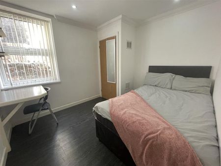 3 bedroom apartment to rent - Photo 3