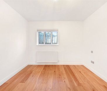 1 Bedroom Flat - Photo 2