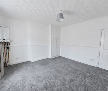 2 bed Terraced - To Let - Photo 3