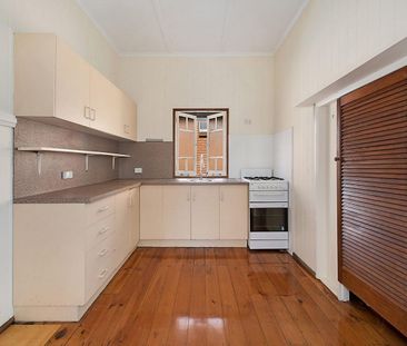 Charming Character Home in Sought-After Wooloowin - Photo 3