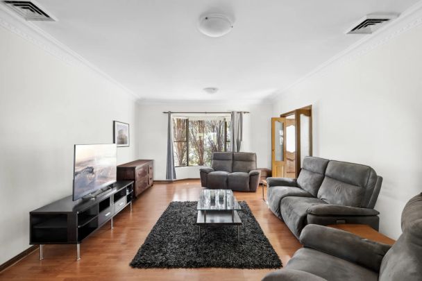 Classic Double Brick Family Home in the Golden Mile - Photo 1