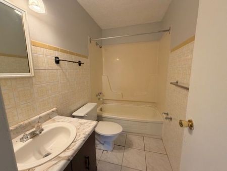 For Lease - 76 Vanier Drive Unit# 302, Chatham-Kent, Ontario - Photo 5