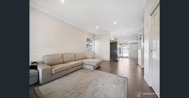 Stylish and Modern 3 Bedroom Townhouse in Richlands! - Photo 1