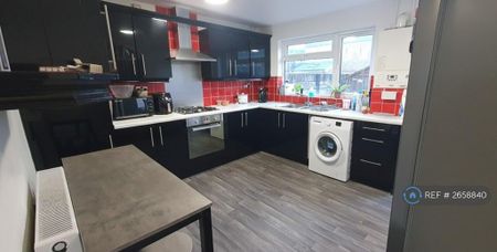 1 bedroom in a house share to rent - Photo 3