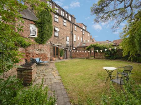 1 bedroom Flat To Let - Photo 5