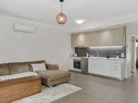 “Location Location Location - Large 1 Bedroom Apartment” - Photo 2