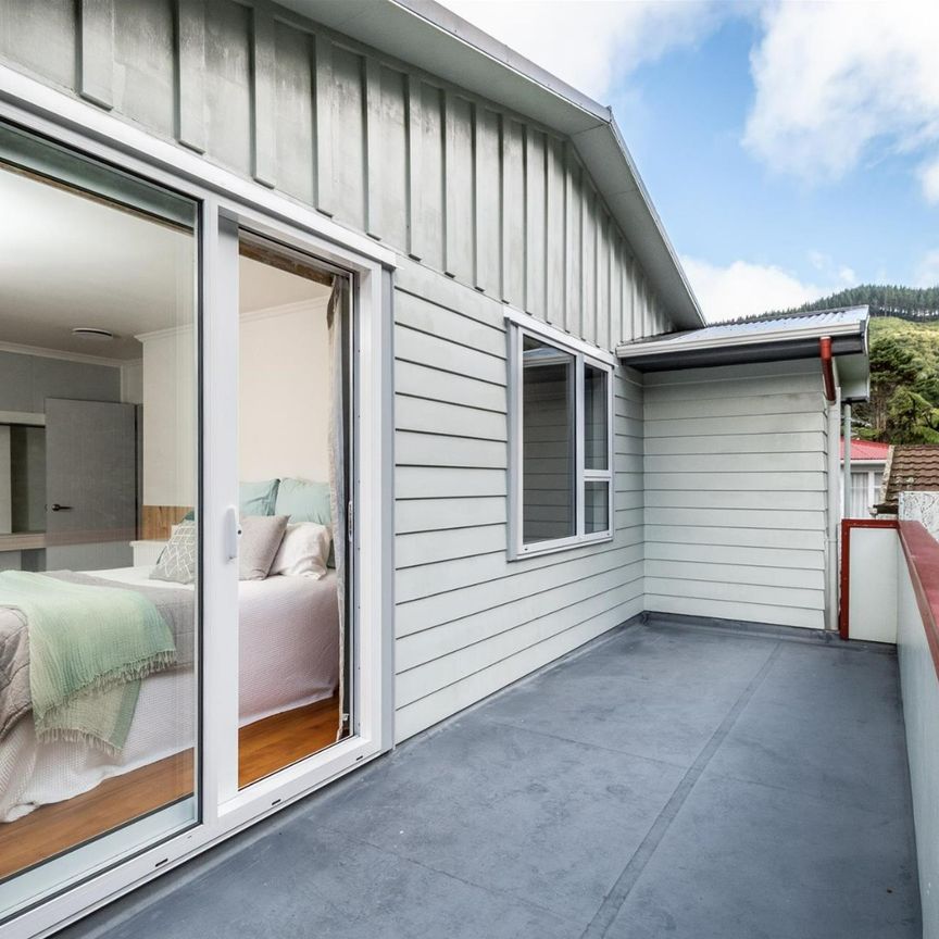 52 Kiwi Crescent, Tawa - Photo 1