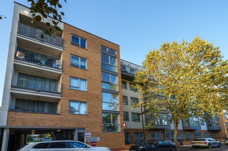 Warner Road, London, SE5 - Photo 5