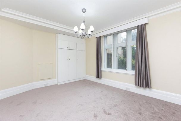 4 bedroom flat in Marylebone Road - Photo 1