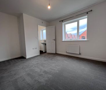 3 bedroom semi-detached house to rent - Photo 3