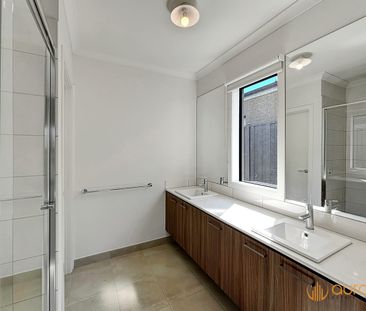 BRAND NEW FAMILY LIVING WITH SPACE & CONVENIENCE - Photo 5