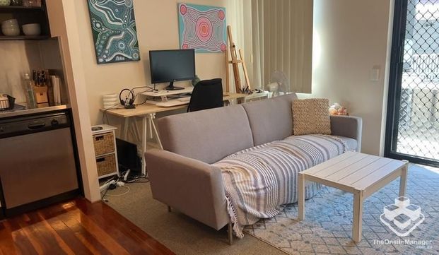 Peaceful, Convenient Living in the Heart of Teneriffe - Photo 1