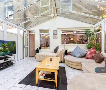 2 bedroom semi-detached house to rent - Photo 4