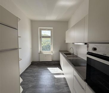 helle & geräumige 2-Zimmerwohnung mit Einbauküche - Photo 3