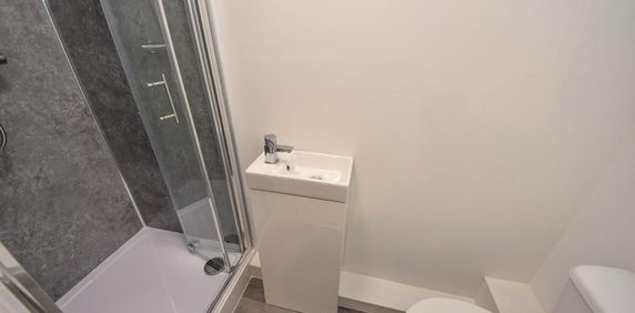 1 bedroom in a house share to rent - Photo 2