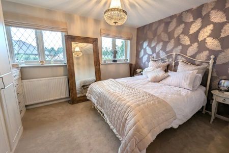 Rosebury Drive, Woking - 2 bedrooms Property for lettings - Seymours - Photo 5