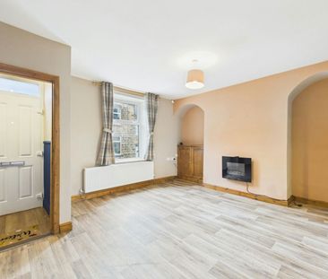 Terraced House to rent on - Photo 5