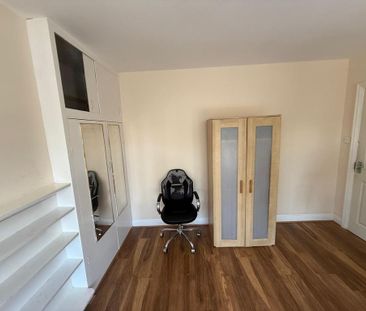 House share to rent - Photo 2