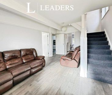6 bedroom detached house to rent - Photo 2