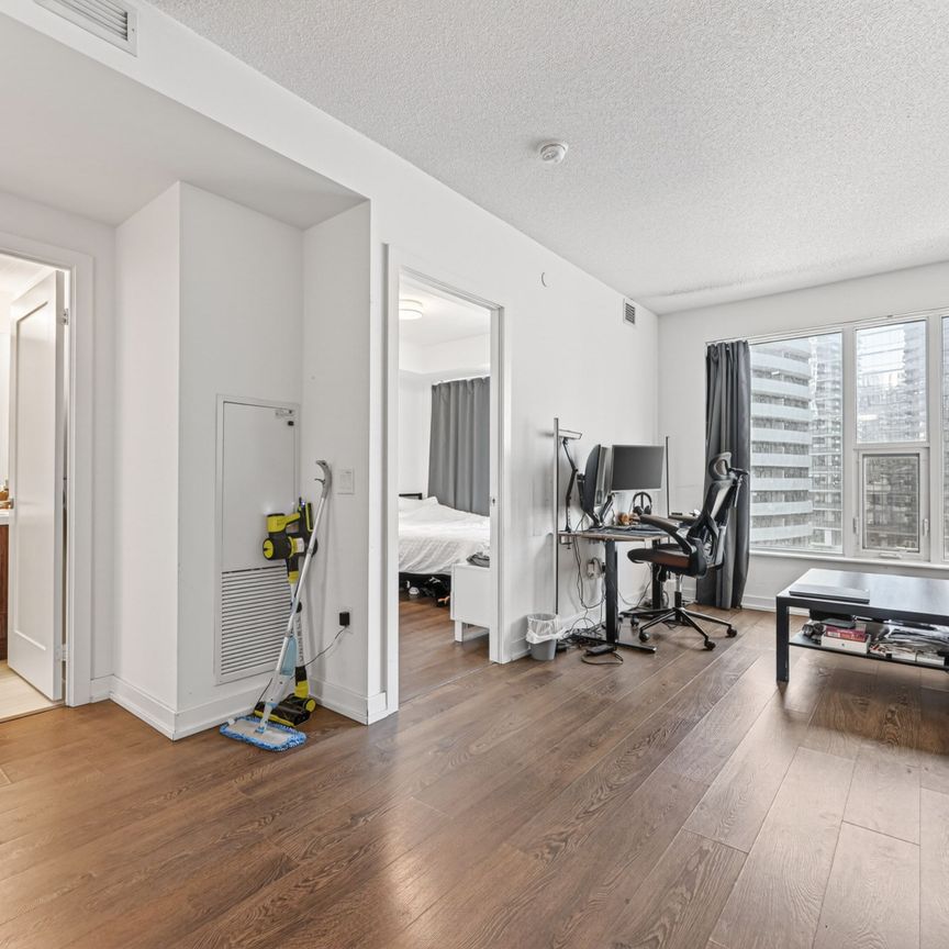 For Lease - 10 York Street Unit# 1002, Toronto, Ontario - Photo 1