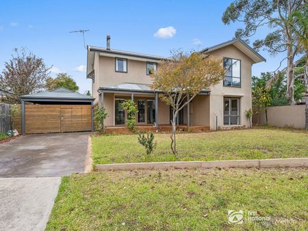 Spacious Family Living in a Quiet Court Location - Photo 2