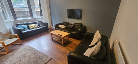 8 Bed - 35 St Michaels Road, Headingley, Leeds - LS6 3BG - Student - Photo 4