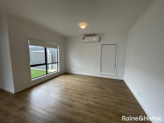 Modern Living in Mount Barker! - Photo 1