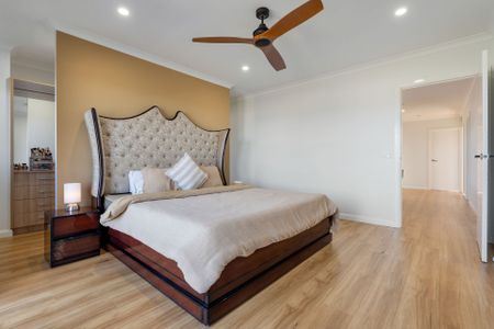 Luxurious Family Home! - Photo 5