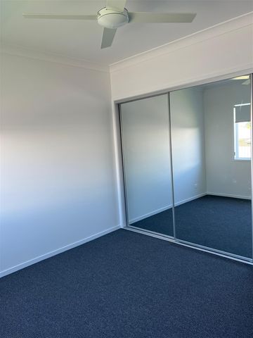 Modern & Stylish Newly Built Home in Bellbird Plac - Photo 2