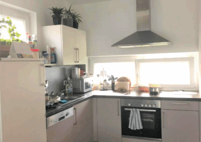 Moderne, Top Gepflegte 2 Zimmer Wohnung mit Terrasse und Garten in zentraler Lage - Photo 2