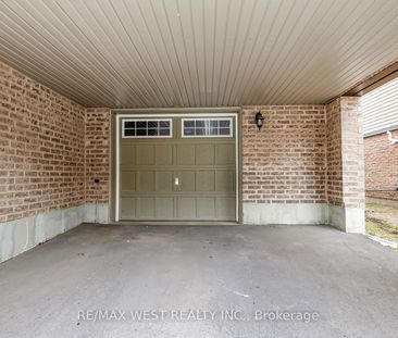 Townhouse For Lease | X8144864 - Photo 4